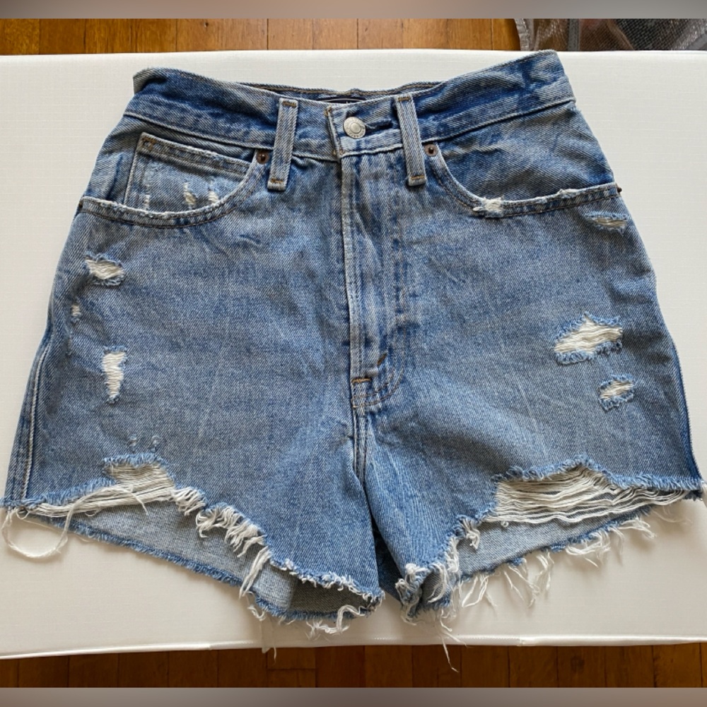Abercrombie and Fitch high waisted jeans shorts 24/00